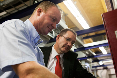à conversa com o engenheiro Hages da Kaeser e com o colaborador da ZF Friedrichhafen, Sr. Baumgarten