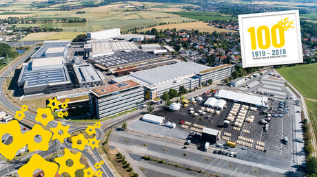 100º aniversário da empresa com o dia da porta aberta, visitas à fábrica e uma festa para os colaboradores na KAESER KOMPRESSOREN em Coburg.