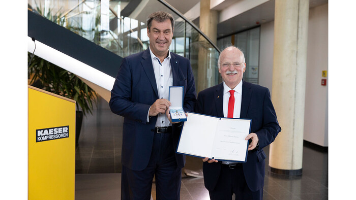 Ministerpräsident Markus Söder zeichnete Thomas Kaeser mit dem Bayerischen Verdienstorden aus