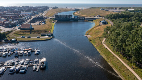 Cortina de bolhas da The Great Bubble Barrier em Katwijk/Países Baixos.