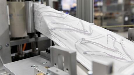 Máscara respiratória FFP-2 na produção da Unimatic.