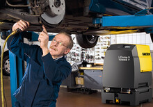 O compressor de pistão i.Comp 9 Tower T é perfeito para oficinas automóvel.