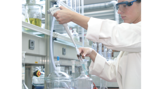 Compressores de êmbolos industriais da KAESER na investigação e ciência.